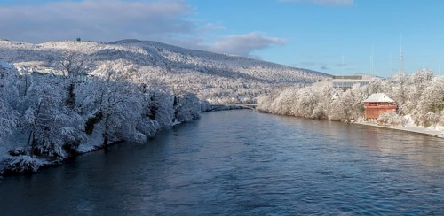 View over the Aare to the boathouse