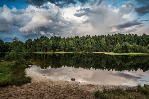 Lake with water reflection