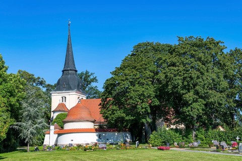 Village church of Gross Behnitz and family tomb of the Borsig family
