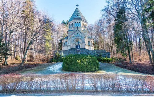 Winter votive chapel in Berg Castle Park