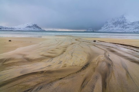 Surf on the beach of Haukland