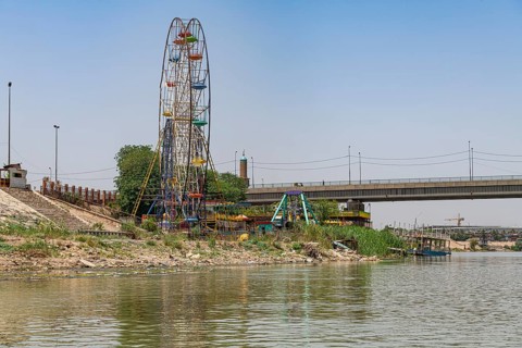 Ferris wheel along the Tigris river