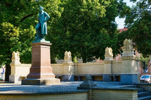 Schinkel monument on church square
