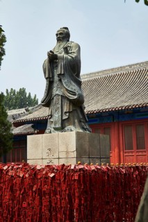 Confucius statue in the Confucius Temple