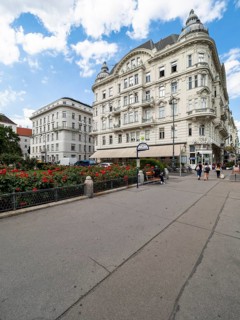 Old manor house with Viennese coffee