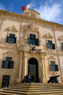 Cannon-flanked entrance to Auberge de Castille building