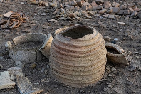 Old vases in the ancient city of Ur
