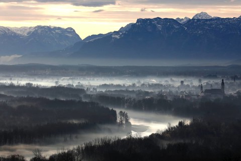 Salzach and Tittmoning in the morning mist
