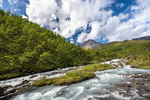 Gievdanjohka glacier river in Steindalen glacier valley