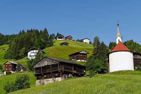 Farms and chapel in Liesing in Lesach Valley
