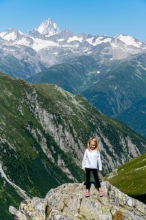 Young girl posing before the Swiss Alps