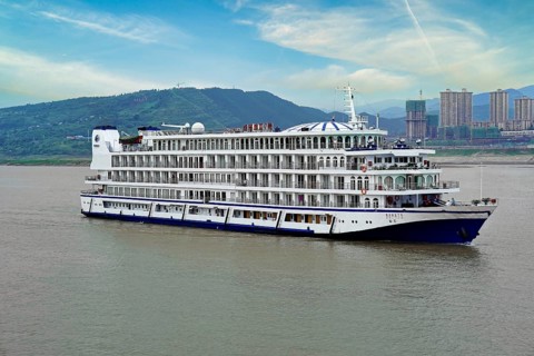 Cruise ship on the Yangtze River