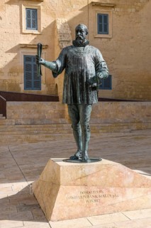 Bronze statue of Jean Parisot de la Valette