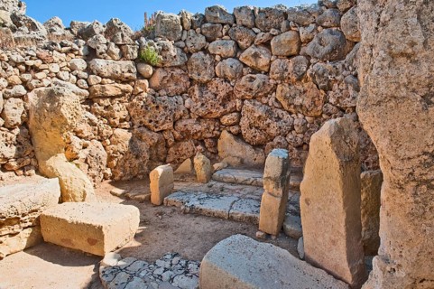 Small room with quarry stone wall