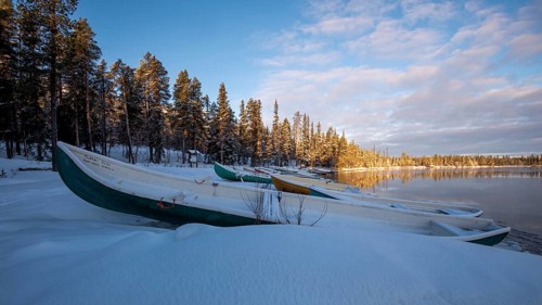 Snowy boats at Saerkijervi