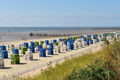 Promenade and beach chairs on the south beach