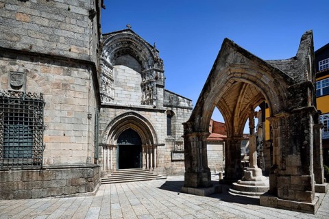 Largo da Oliveira Square