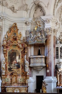 Side altars and pulpit