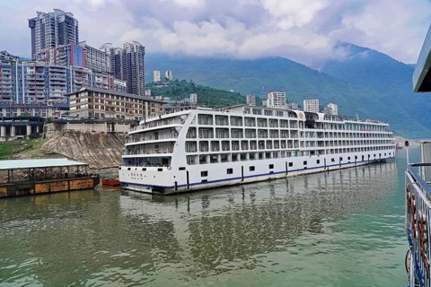 Cruise ship on the Yangtze River