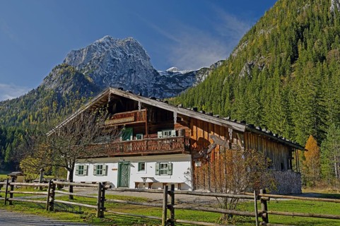 Klausbachhaus on the Hirschbichlstrasse