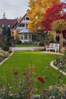 Villa with autumnal garden and pavilion in Bad Woerishofen