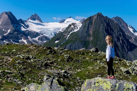 Young girl posing before the Swiss Alps