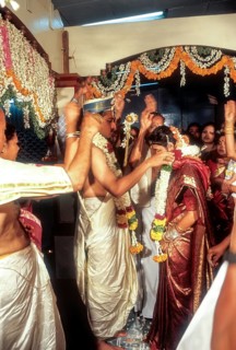 Exchanging garlands wedding sequence of Udupi Shivalli Madhwa Brahmin