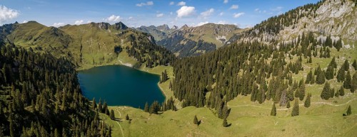 Oberstockesee with view to Sattelspitz and Gantrisch