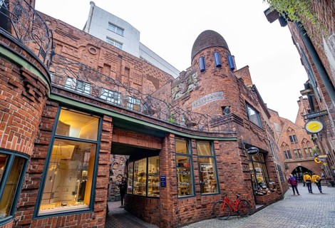 Paula Becker Modersohn House with entrance to the Handwerkerhof in Boettcherstrasse