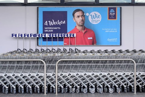 Aldi poster advertising 4 weeks paternity leave