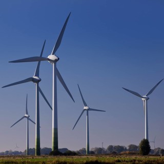 Wind turbines in Marschlandschaft