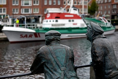 Bronze statues of dolphin spitters at the Ratsdelft