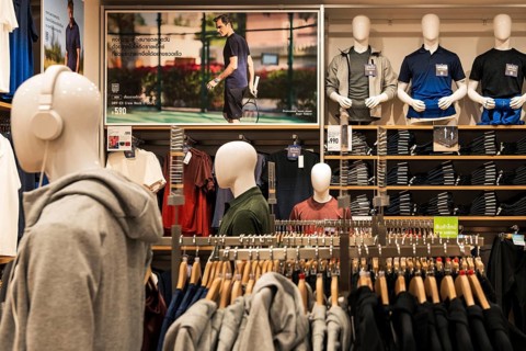 Roger Federer advertisement at UNIQLO Shop Terminal 21