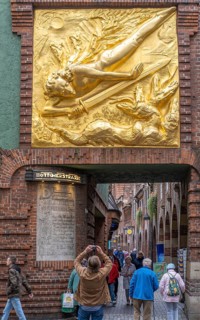 Entrance to Boettcherstrasse with the facade relief The Lightbringer by Bernhard Hoetger and the Paula Becker Modersohn House