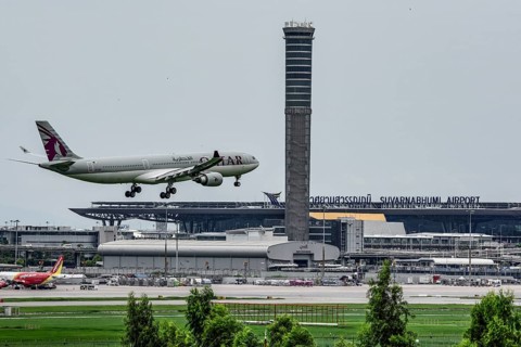 Air traffic control tower Suvarnabhumi Airport and aircraft Qatar Airways Airbus A330-300