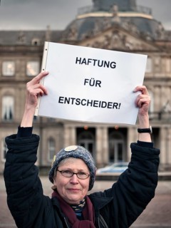 Demonstration against Stuttgart 21: Mismanagement and suspicion of corruption plague the railway project. Stuttgart
