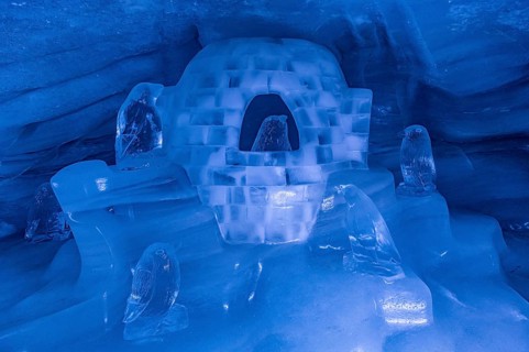 Phantasy sculptures in the Glacierworld