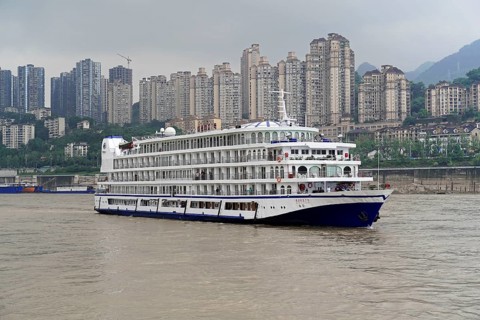Cruise ship on the Yangtze River
