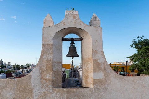 Bell on Puerta de Tierra gate