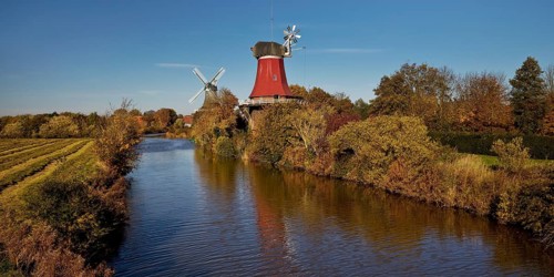 Twin mills at the old Greetsiel tidal flat