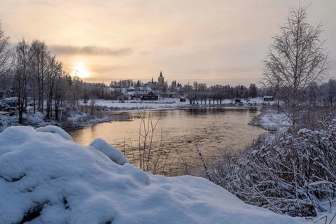 View over the river Muoniojoki to the church of Muonio