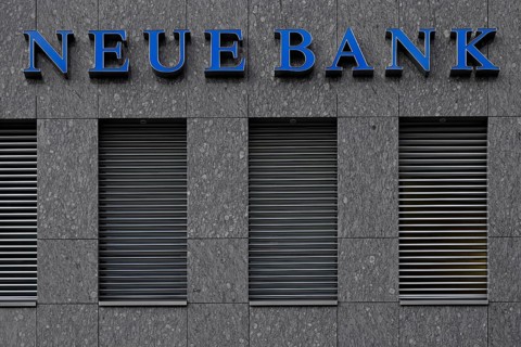 Building and lettering Neue Bank