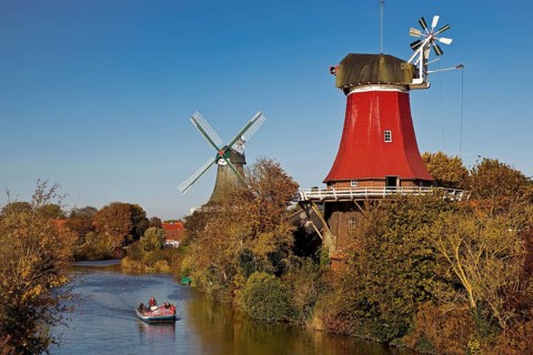 Twin mills at the old Greetsiel tidal flat