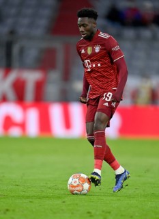 Alphonso Davies FC Bayern Munich FCB 19 on the ball