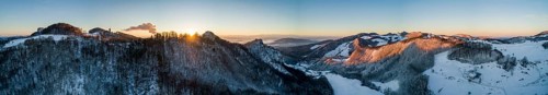 Sunrise at the Frohburg castle ruins and Geissflue summit cross