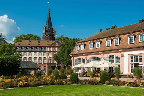 Pleasure garden with castle and orangery