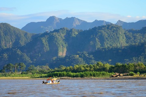 Longboat on the Rio Alto Beni