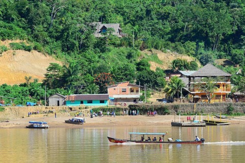 Long boats on the Rio Alto Beni