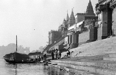 Stairs with pilgrims at the Assi-Ghats of Varanasi