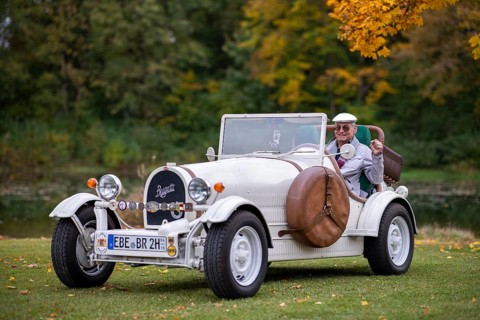 An elderly gentleman sitting in his replica of a 1923 Bugatti 35 B